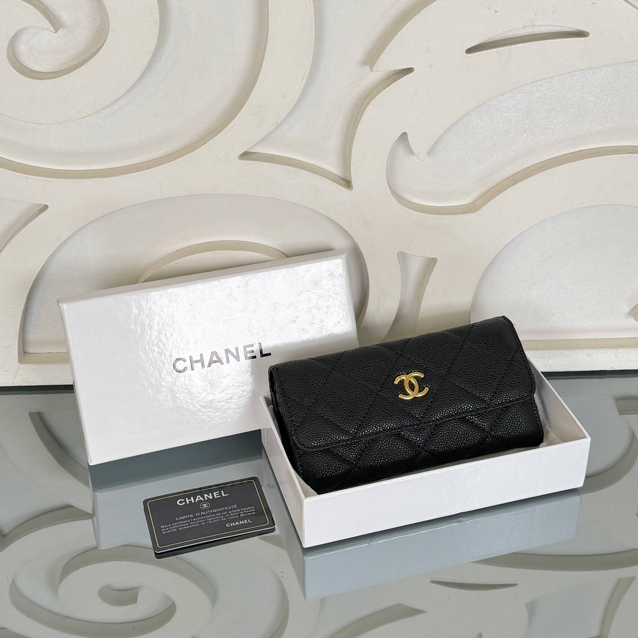 'C - Flap Wallet