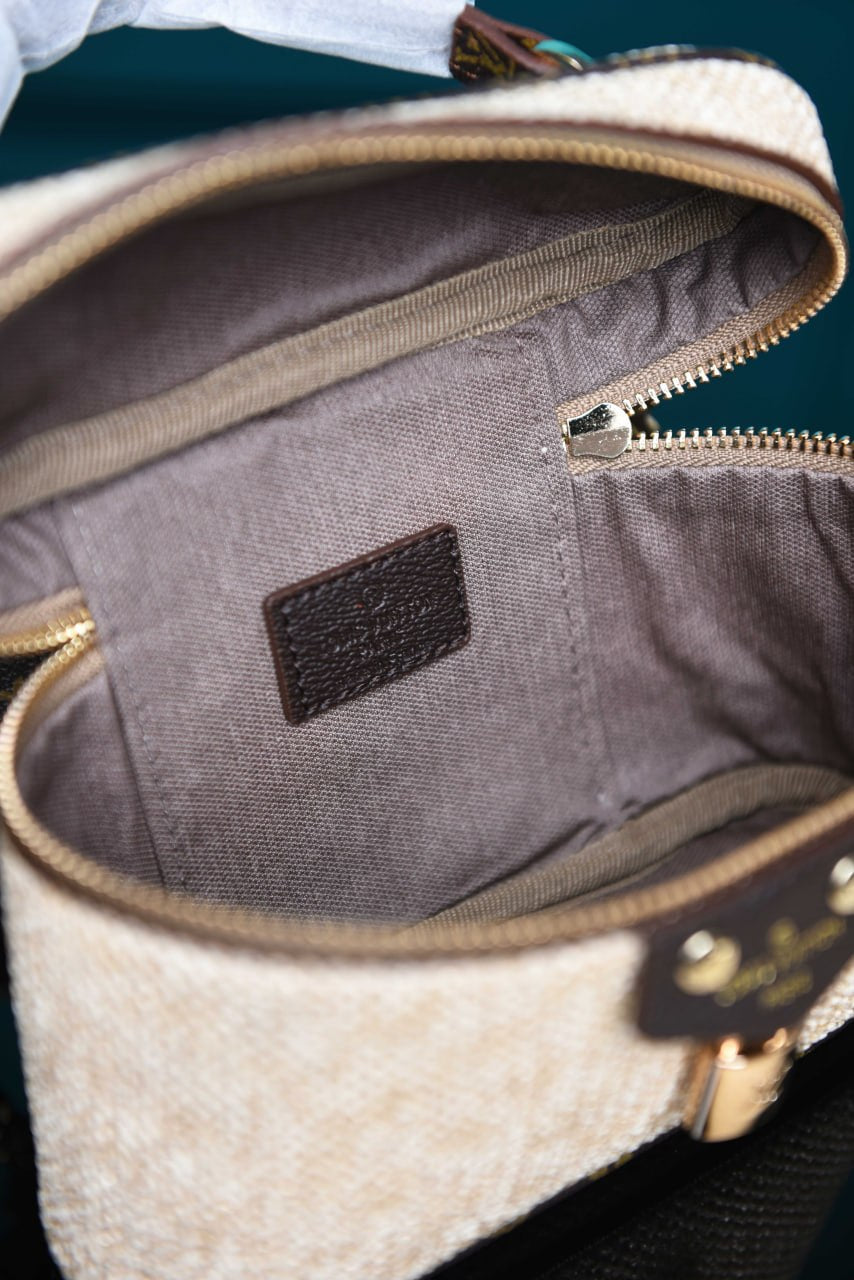 'L- Vanity Chain Pouch