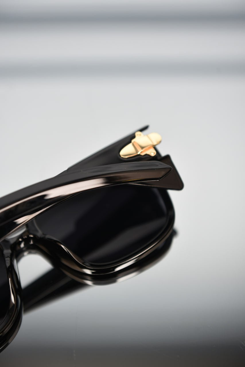 'L - Sunglasses