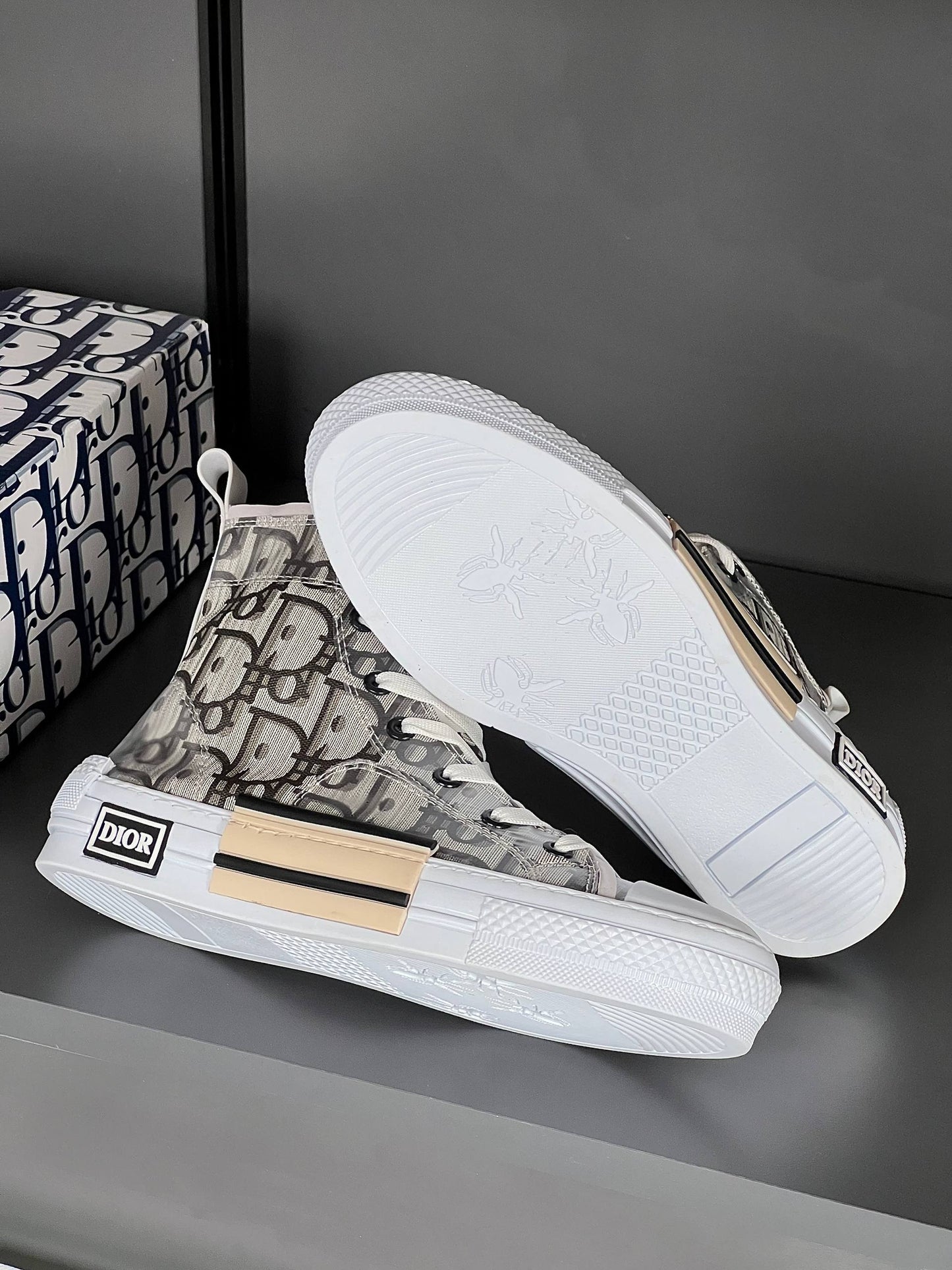 '-D Shoes