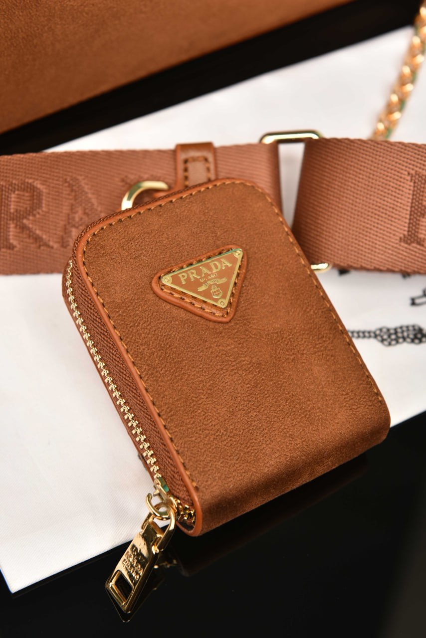 '-Re-Edition 2005 Saffiano Leather Bag in Suede