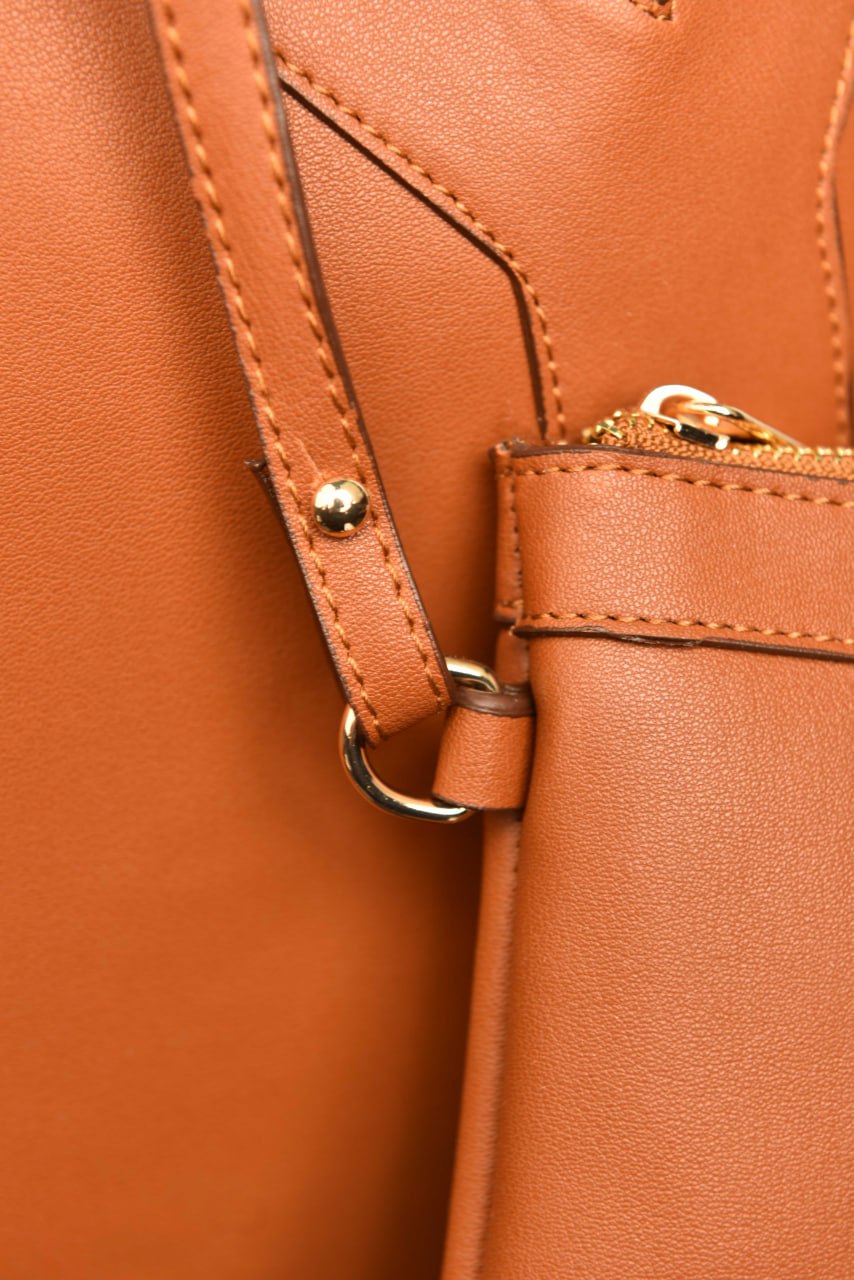 'Y Tote in Leather Bag