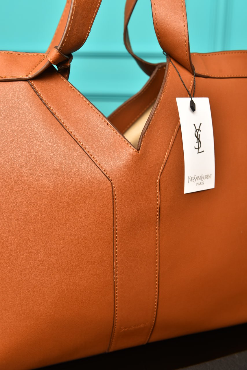 'Y Tote in Leather Bag
