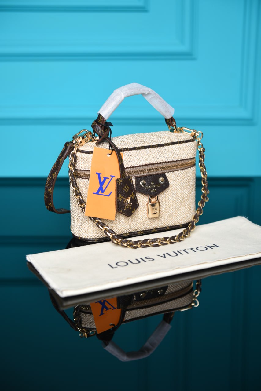 'L- Vanity Chain Pouch