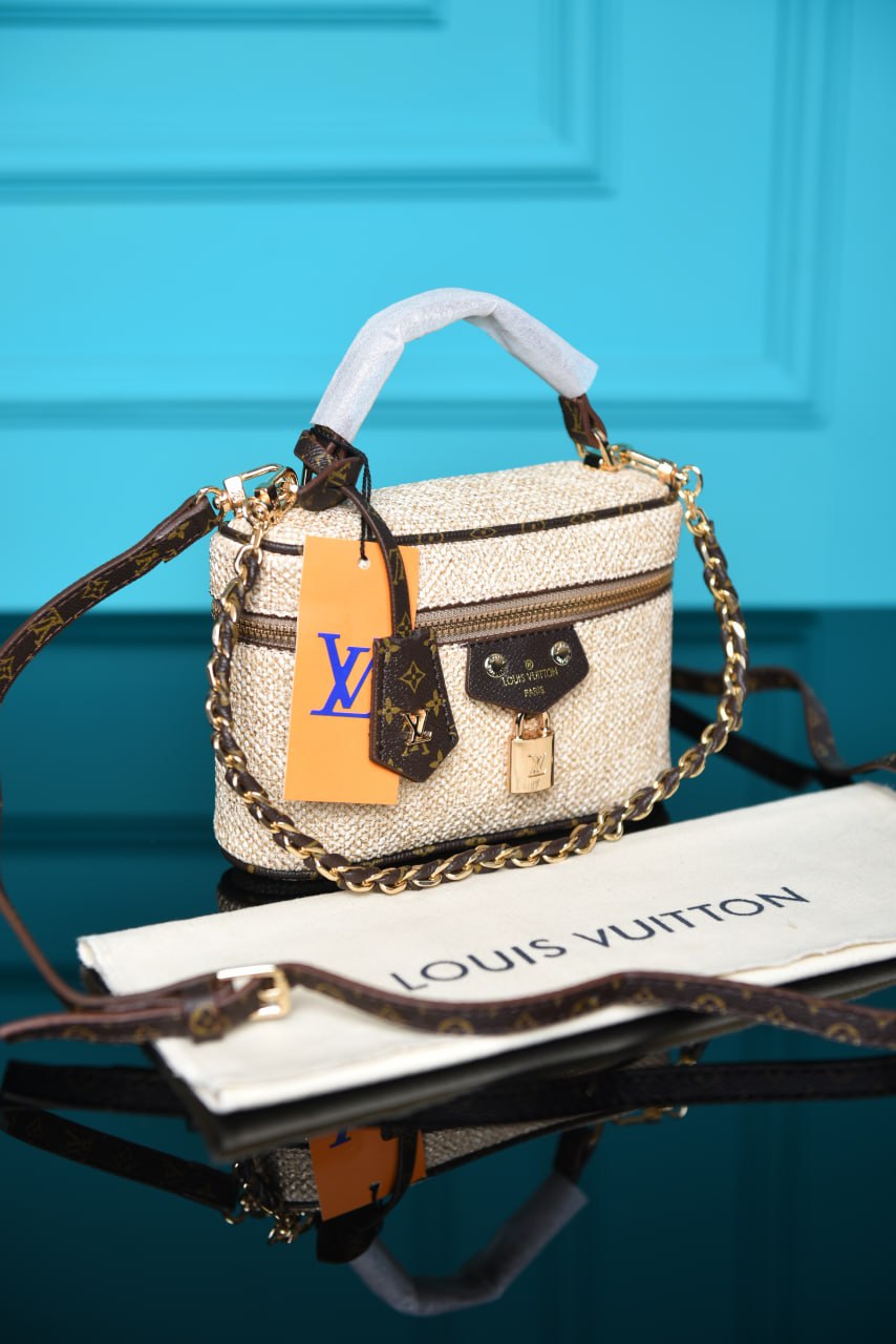 'L- Vanity Chain Pouch