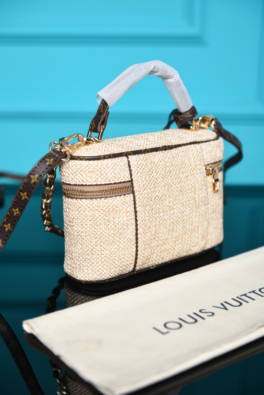'L- Vanity Chain Pouch