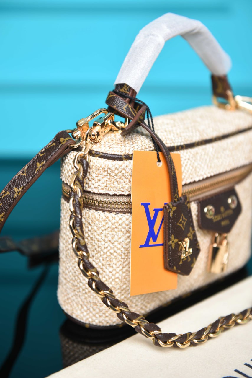 'L- Vanity Chain Pouch