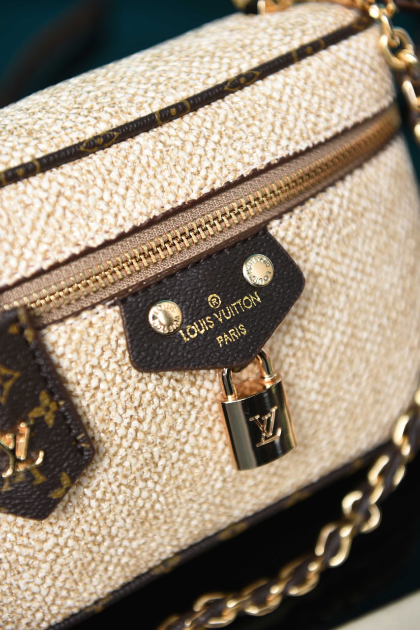 'L- Vanity Chain Pouch
