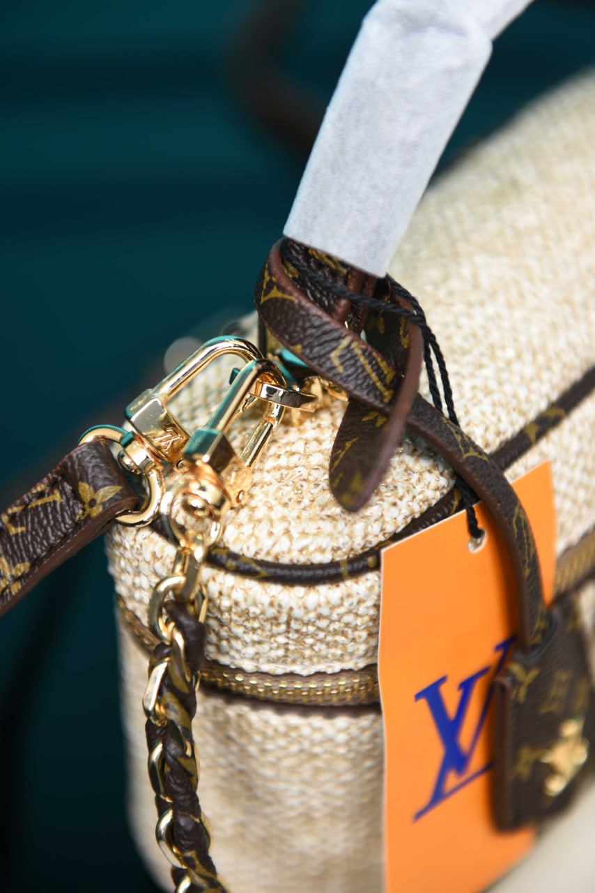 'L- Vanity Chain Pouch