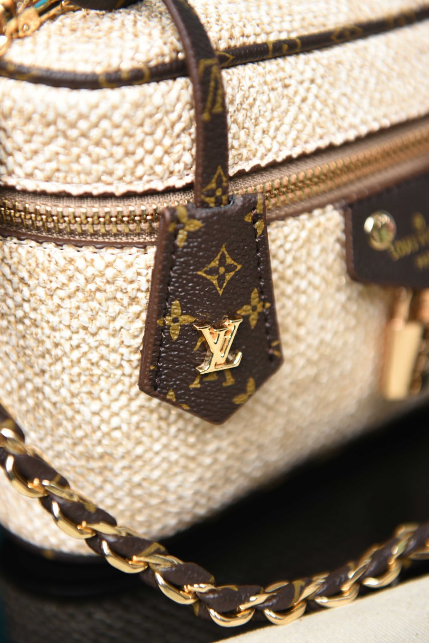 'L- Vanity Chain Pouch