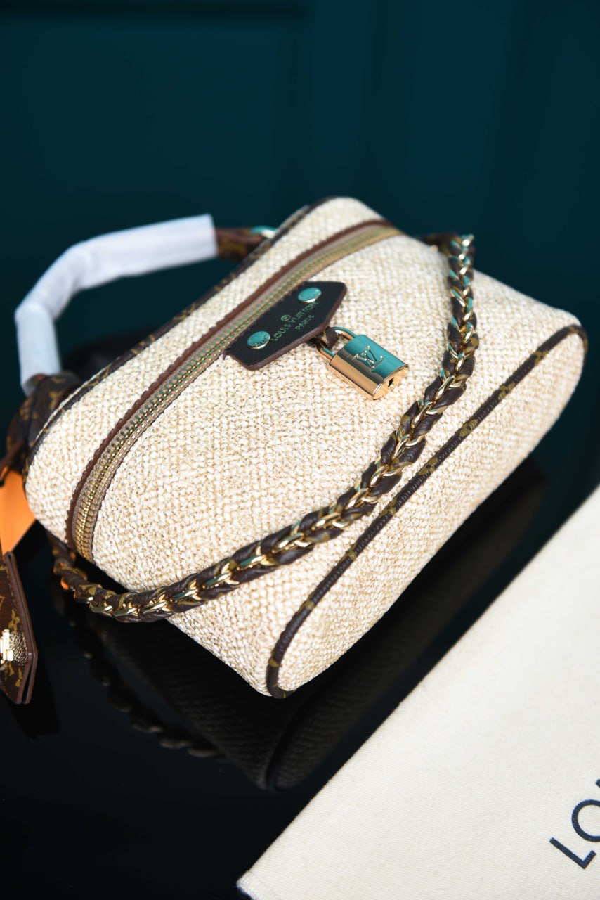 'L- Vanity Chain Pouch