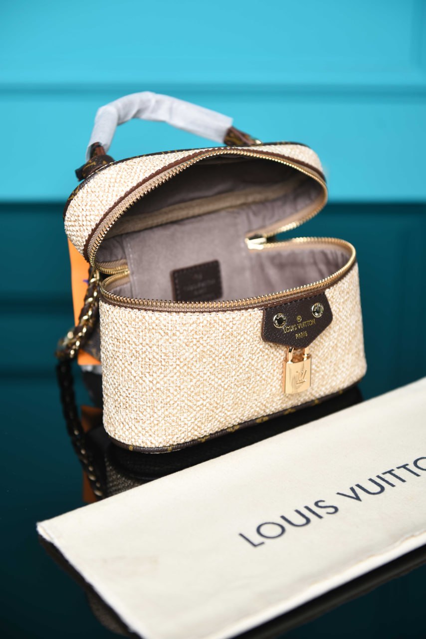 'L- Vanity Chain Pouch