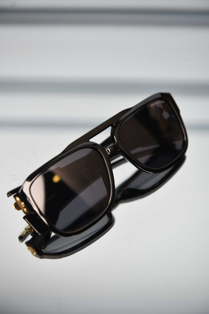 'L - Sunglasses