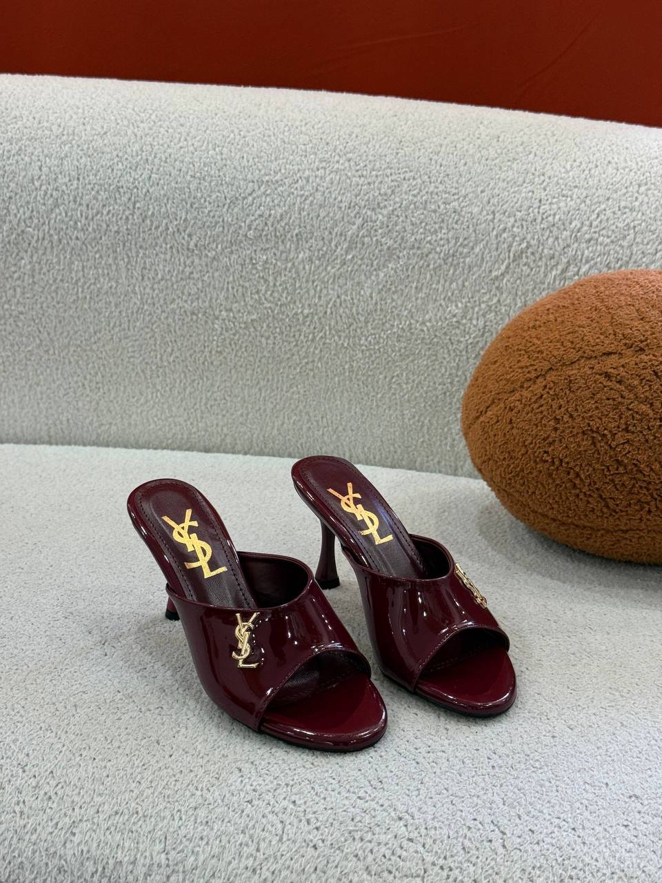 'Y- Shoes