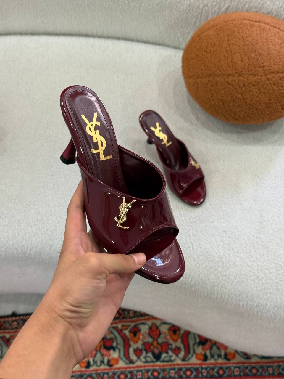 'Y- Shoes