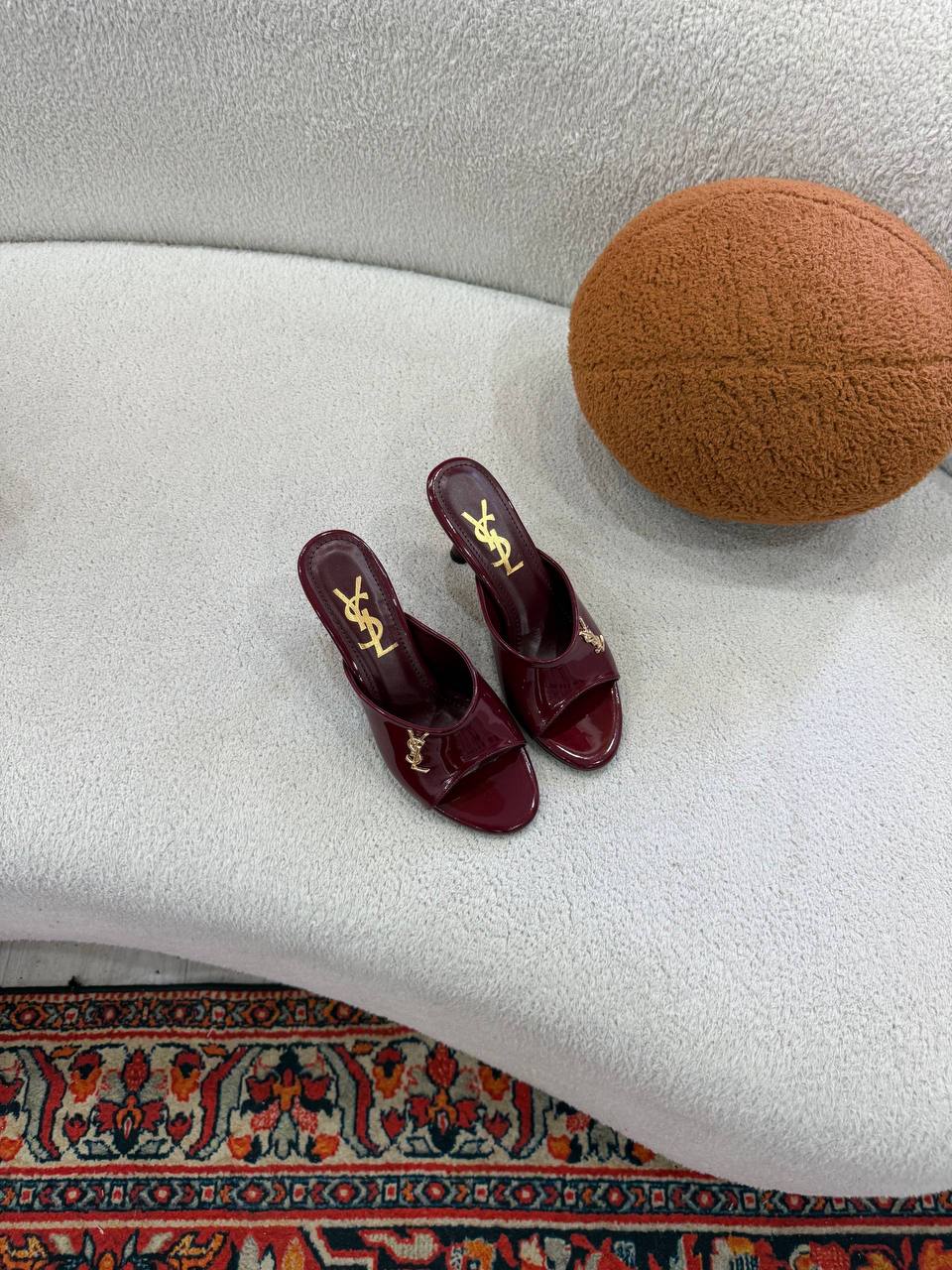 'Y- Shoes