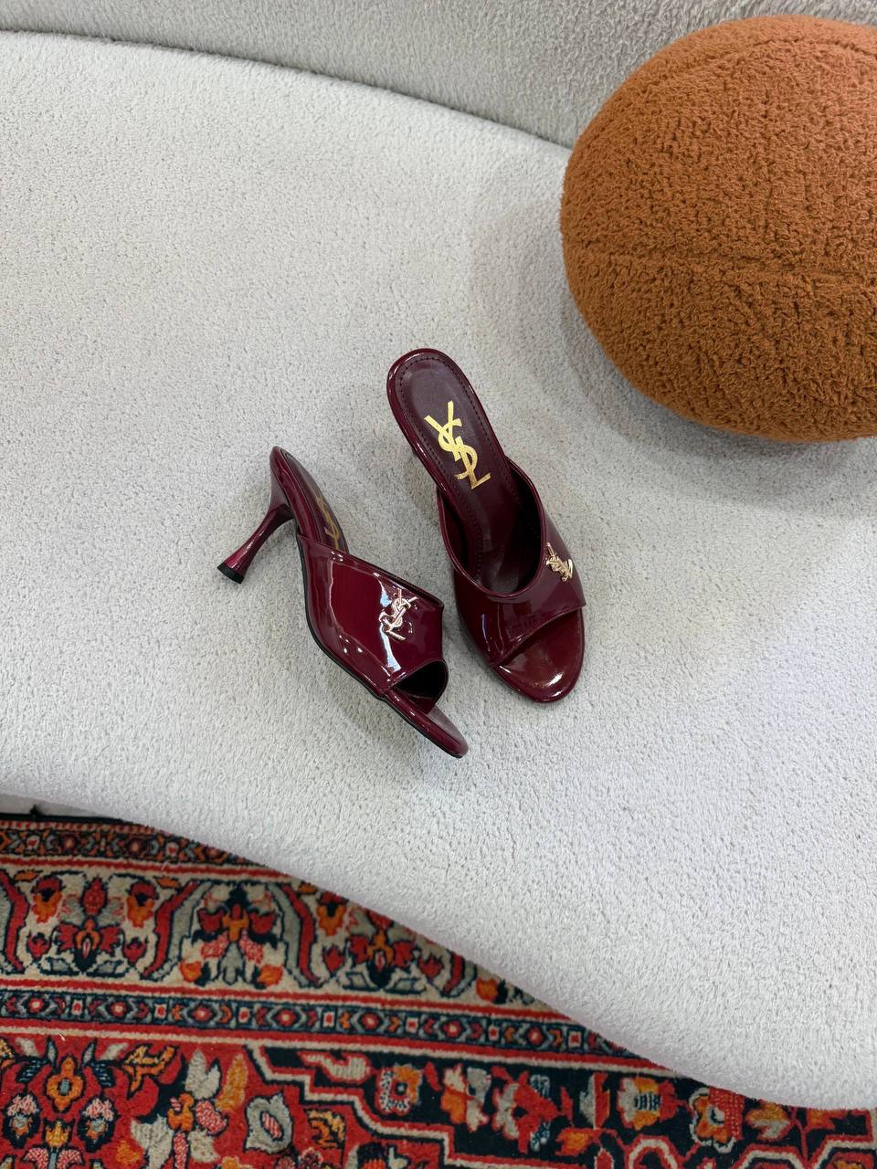 'Y- Shoes