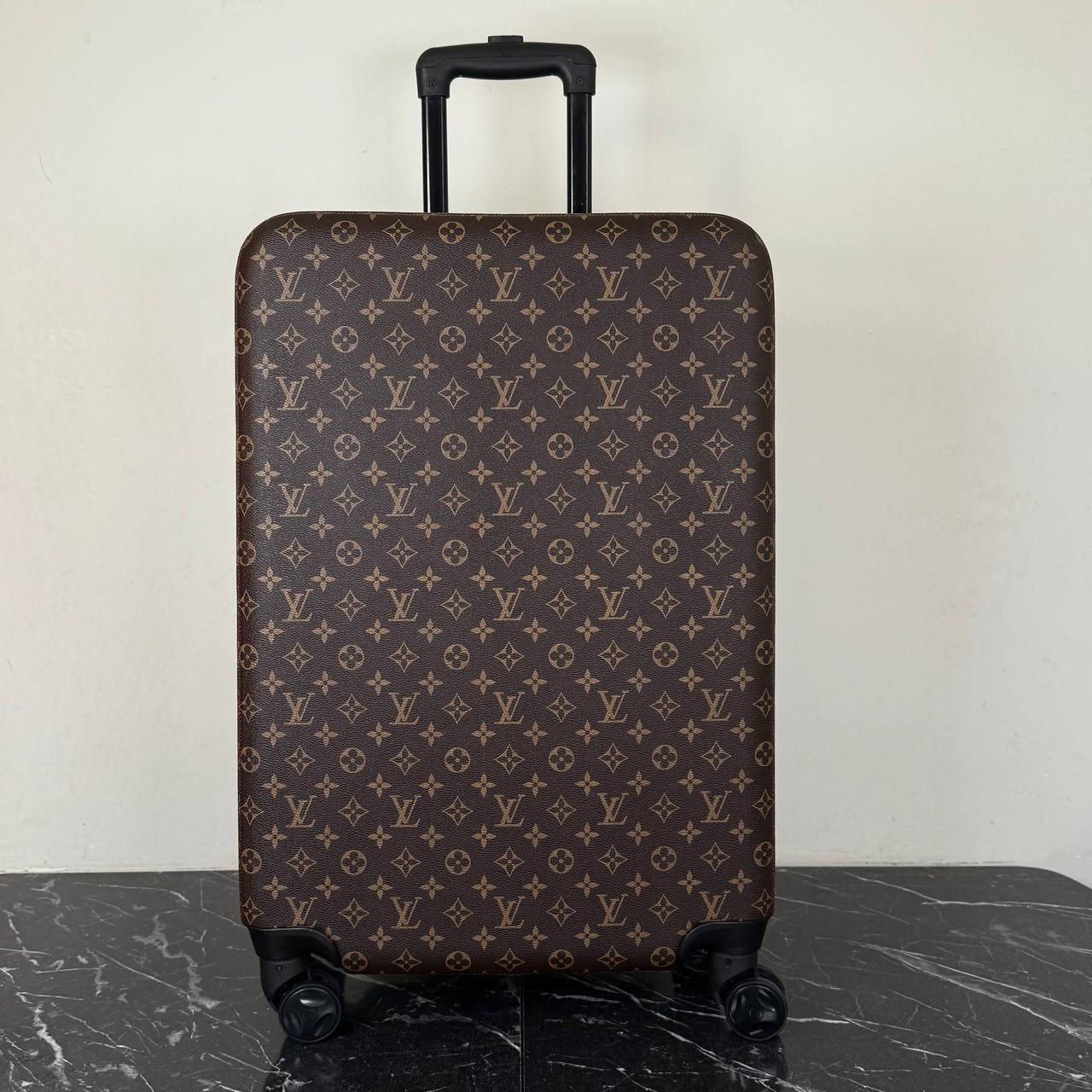'L -60 Large Suitcases
