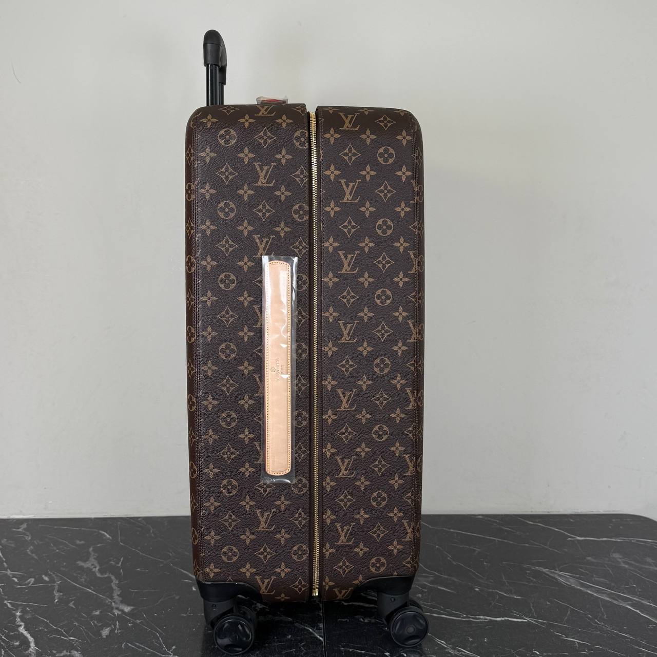 'L -60 Large Suitcases
