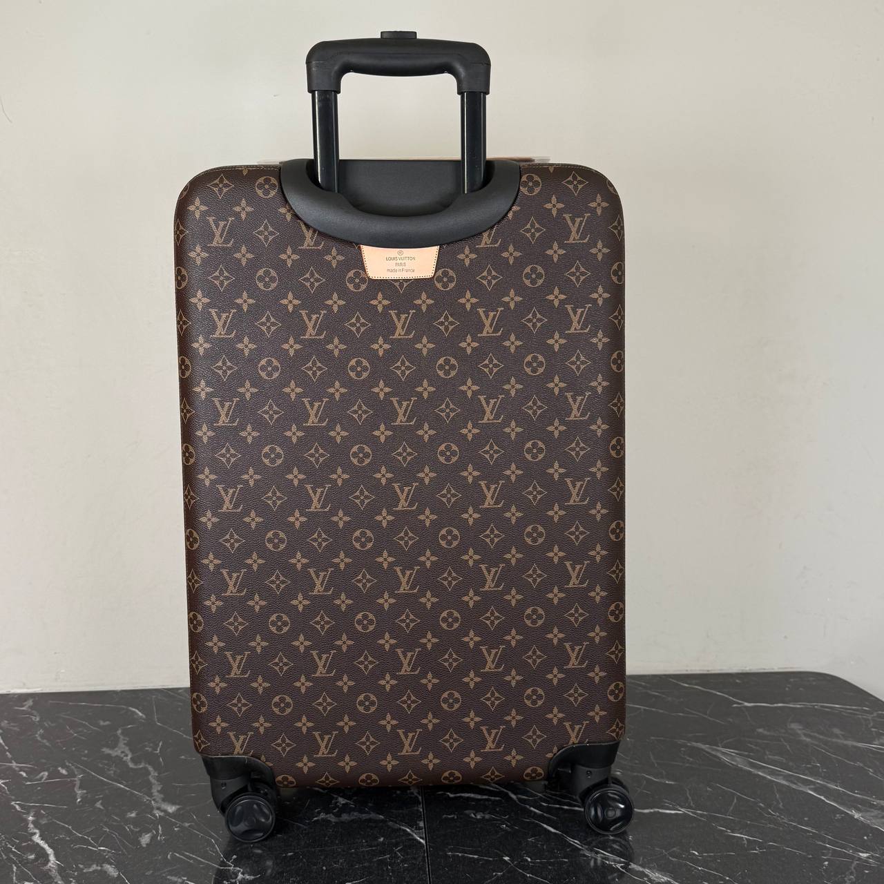'L -60 Large Suitcases