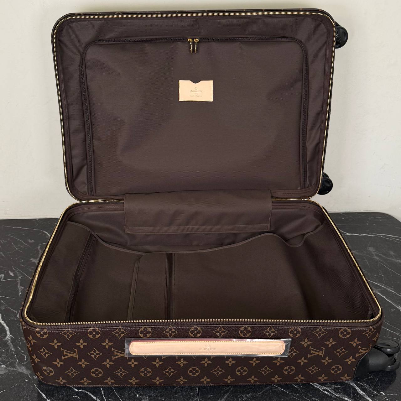 'L -60 Large Suitcases