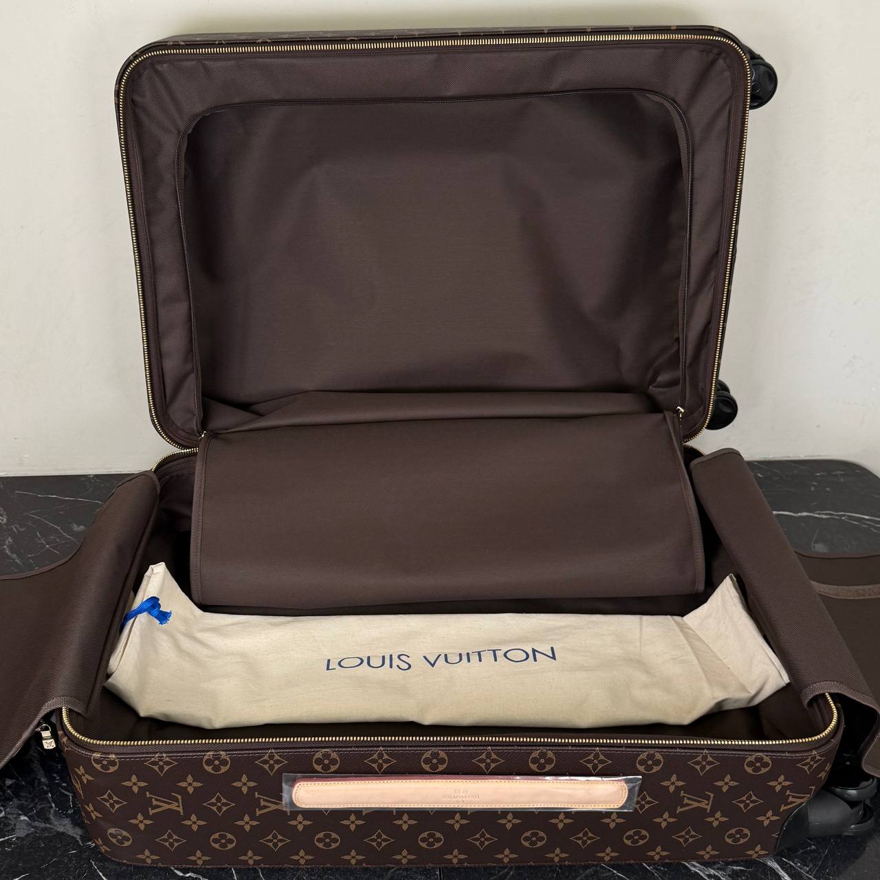 'L -60 Large Suitcases