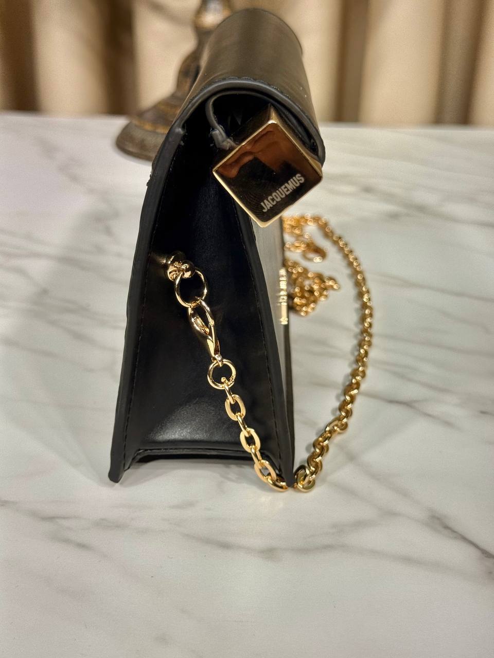 'J - The Rond Carre clutch