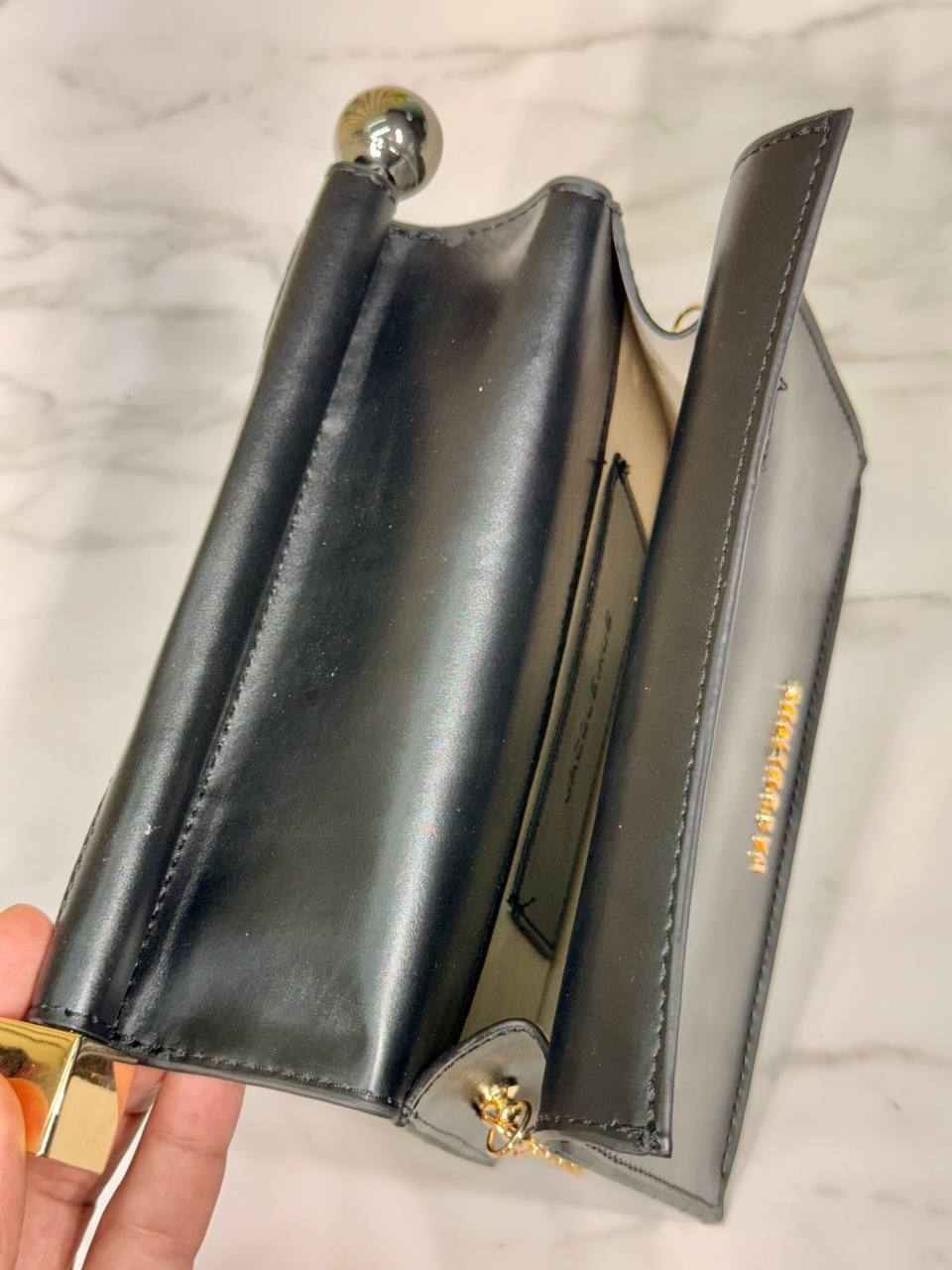 'J - The Rond Carre clutch
