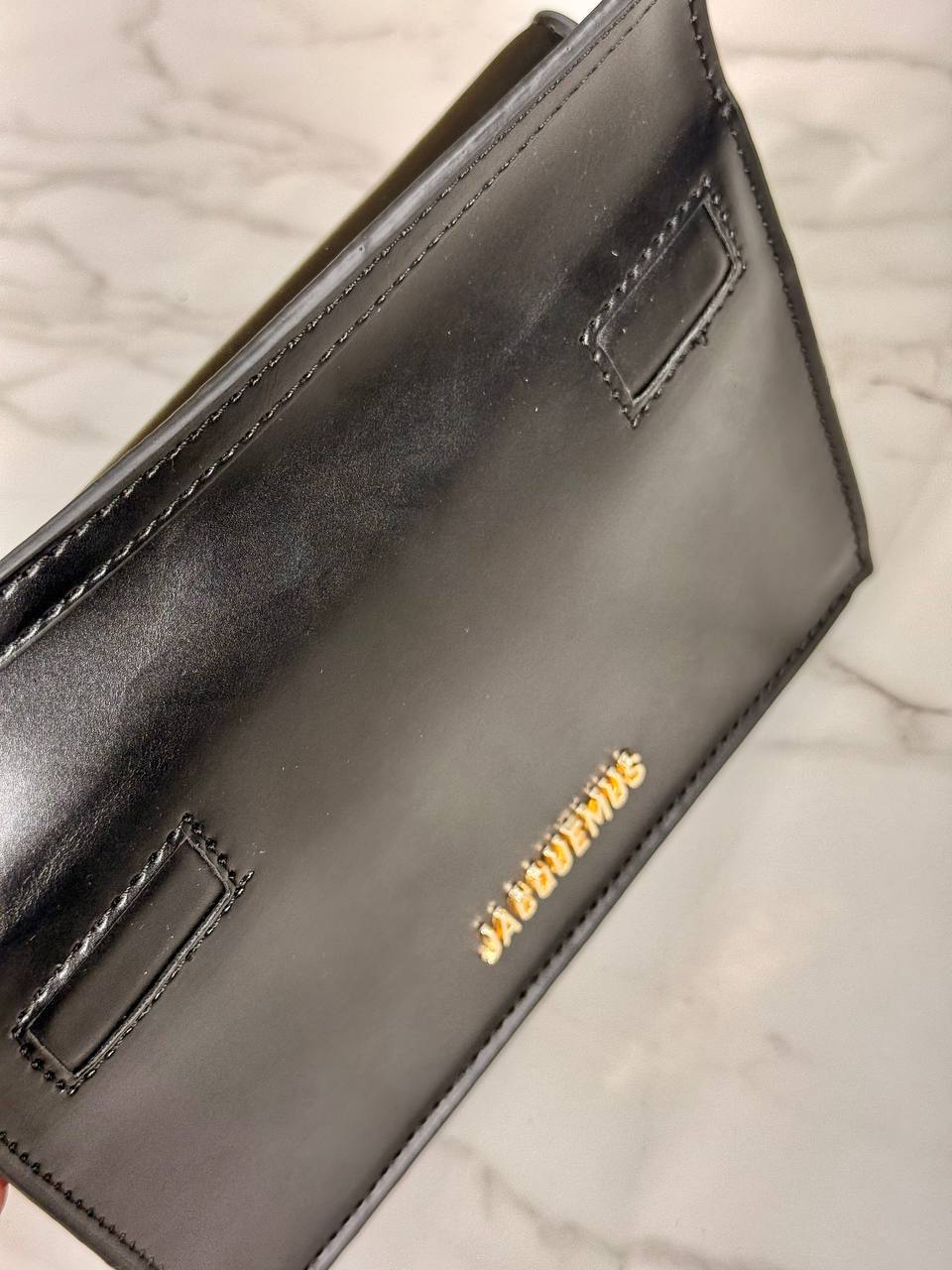 'J - The Rond Carre clutch